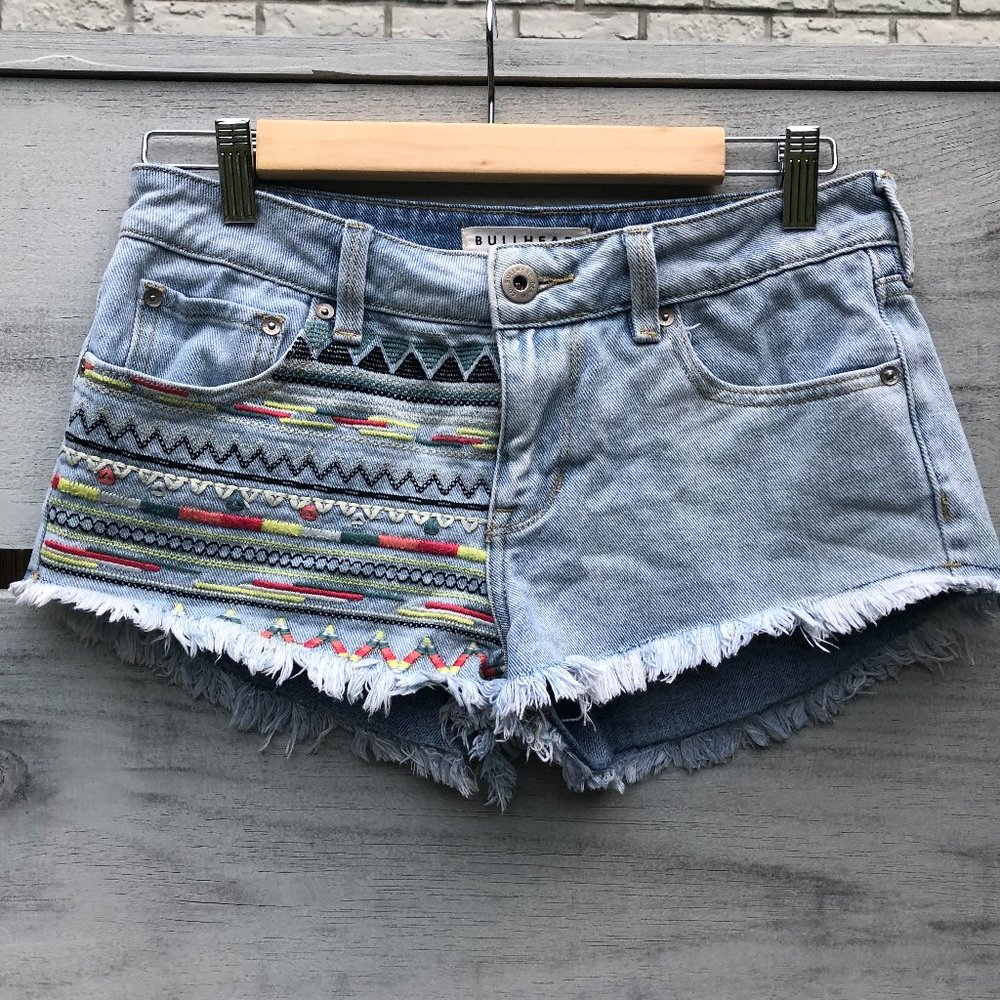 Bullhead Denim Beachy Low Rise Aztec Embroidered Jean Shorts Y2K Western Hippie